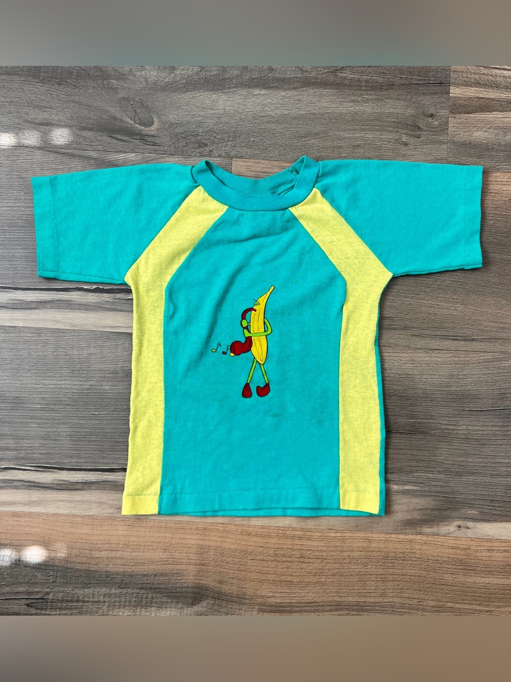 Vintage Fusion Kids Youth Green Saxophone Playing Banana Tee Size 6/7
